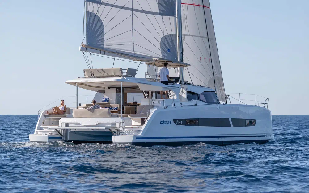slider 1 Fountaine Pajot FP 44