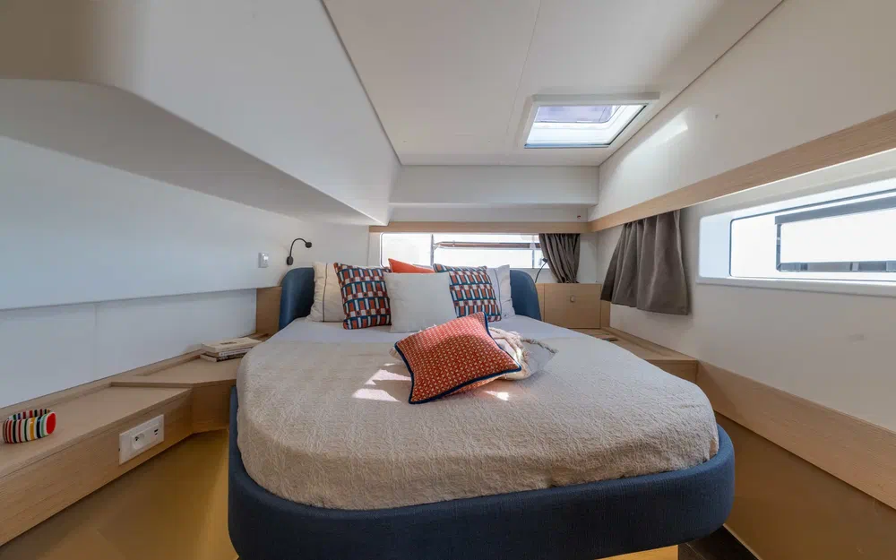 slider 20 Fountaine Pajot FP 44