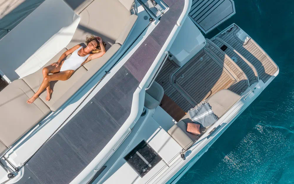 slider 5 Fountaine Pajot FP 44