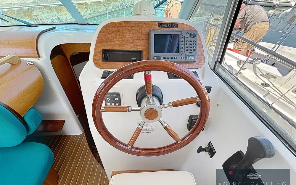 slider 15 Jeanneau Merry Fisher 805