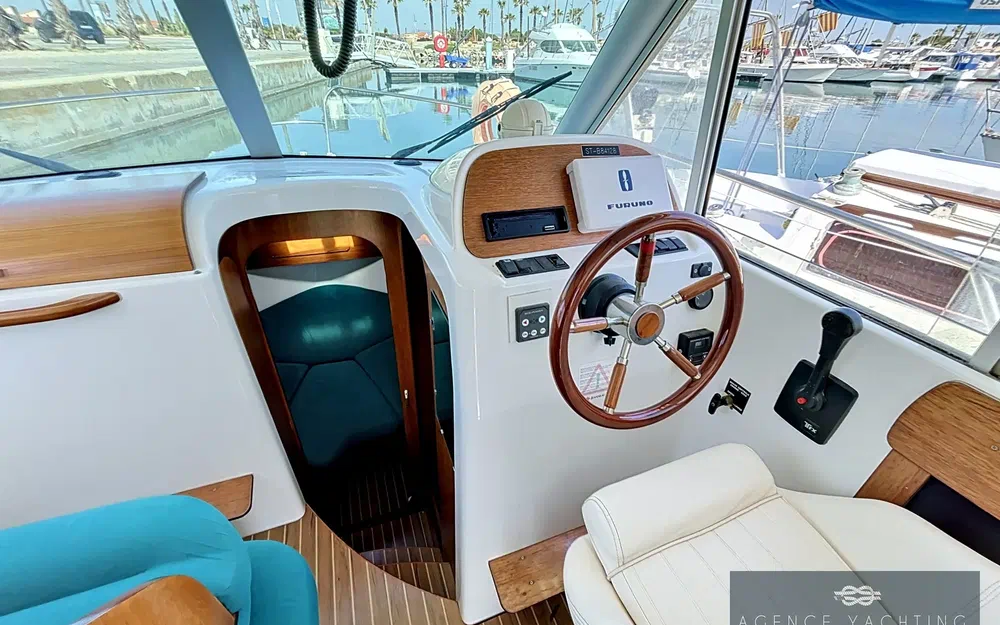 slider 6 Jeanneau Merry Fisher 805