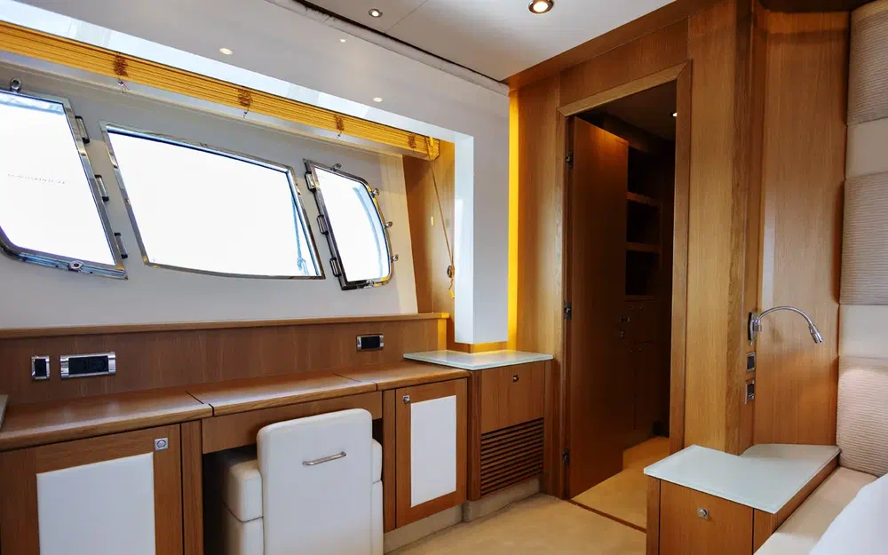 slider 16 Sunseeker Predator 84