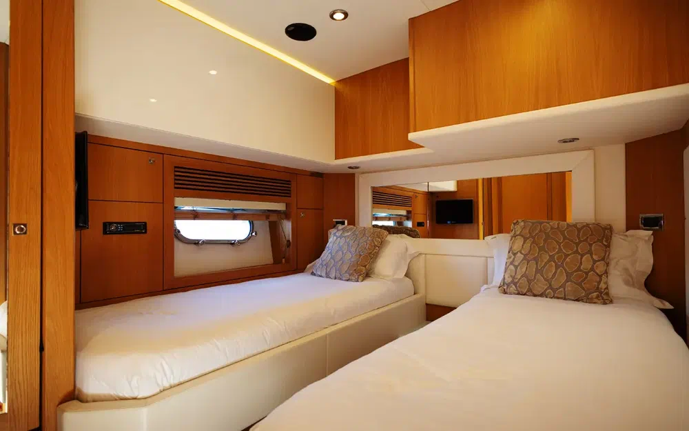 slider 17 Sunseeker Predator 84