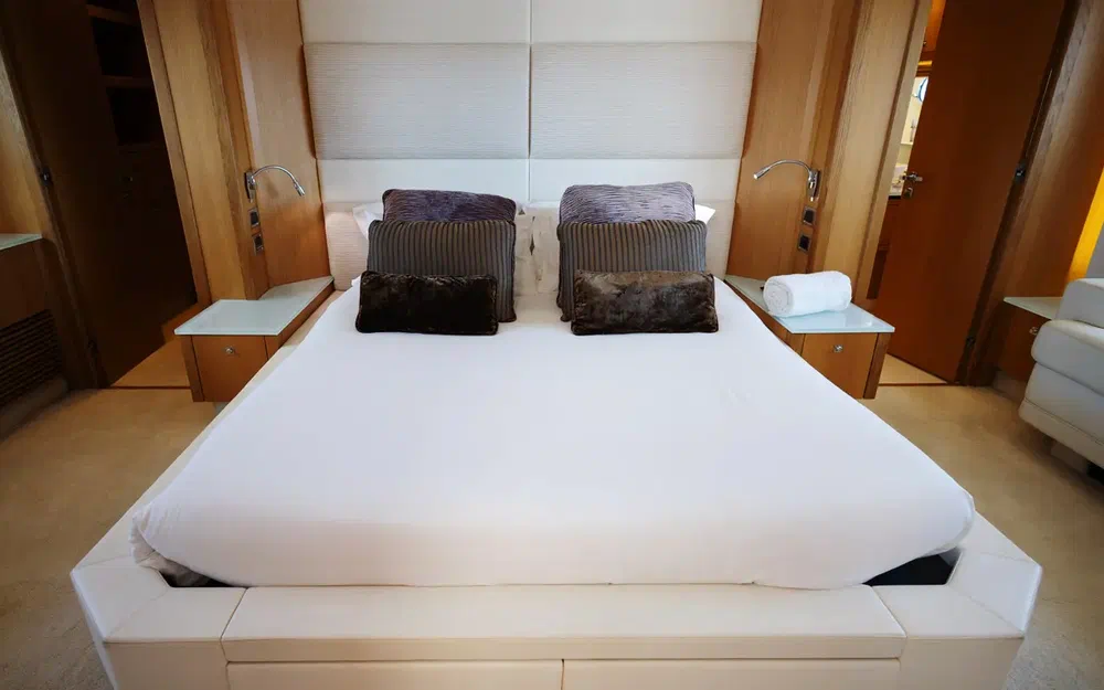 slider 5 Sunseeker Predator 84