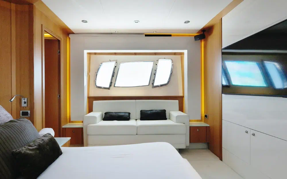slider 6 Sunseeker Predator 84