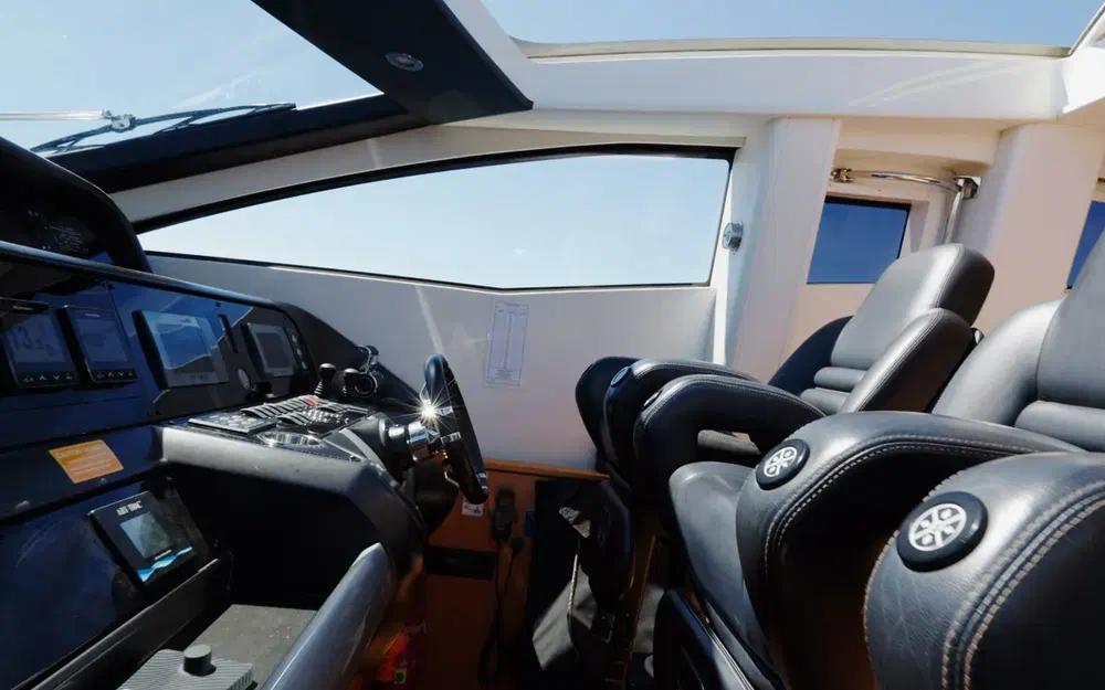 slider 7 Sunseeker Predator 84