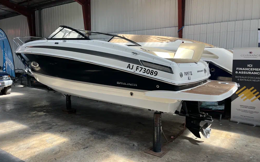 slider 1 Bayliner 742 Cuddy