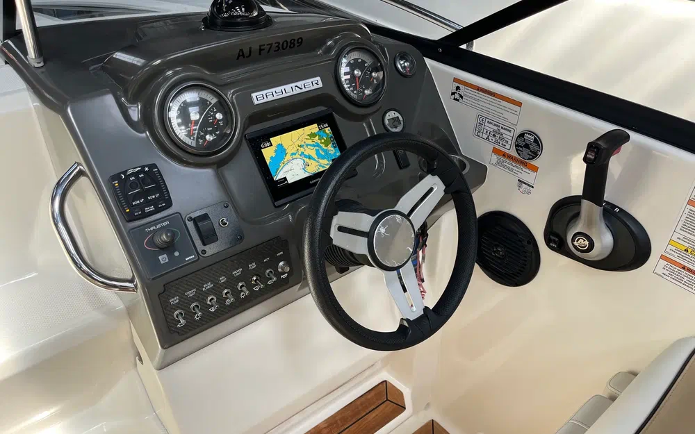 slider 15 Bayliner 742 Cuddy