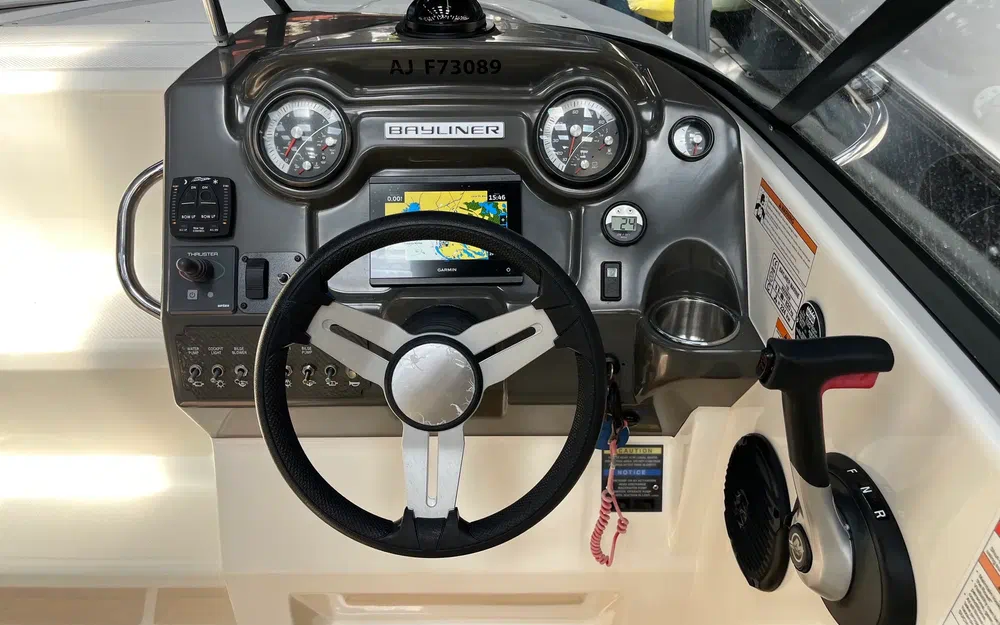 slider 16 Bayliner 742 Cuddy