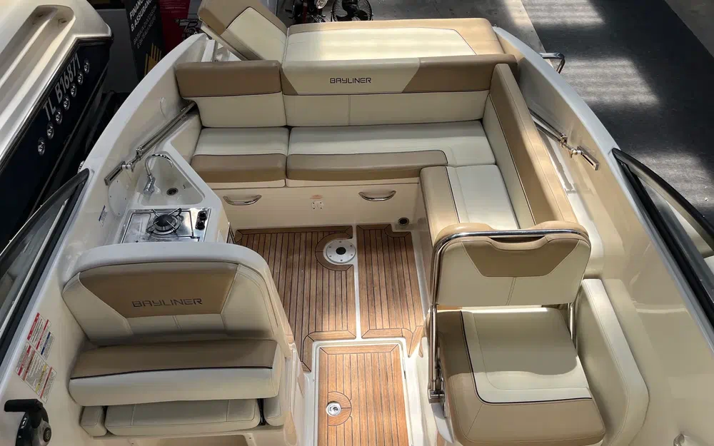 slider 9 Bayliner 742 Cuddy