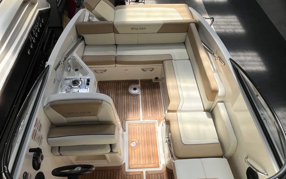slider 8 Bayliner 742 Cuddy