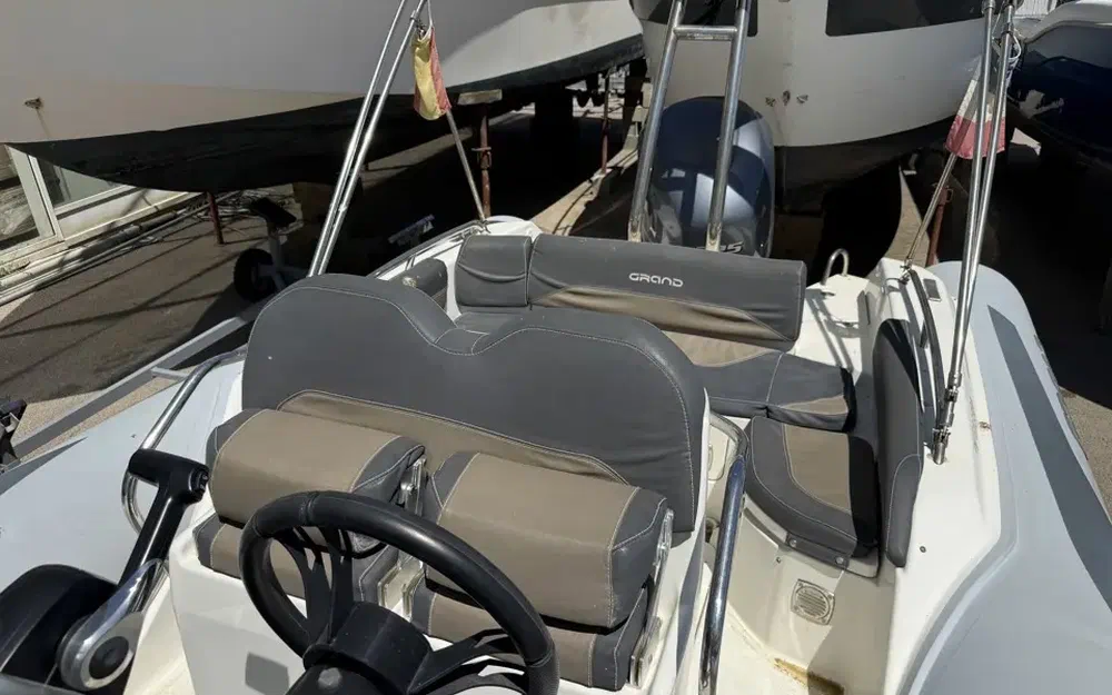 slider 4 Grand Golden Line G750