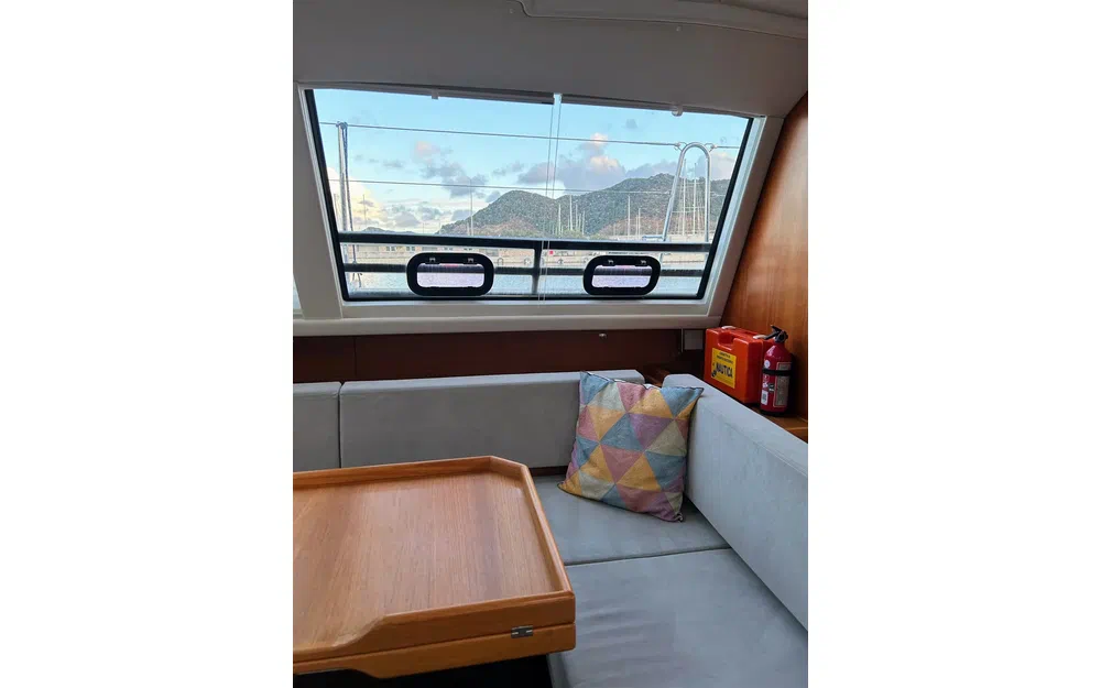 slider 8 Wauquiez Pilot Saloon 55