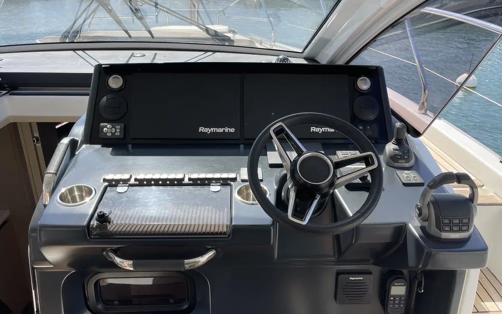 slider 6 Jeanneau DB 37