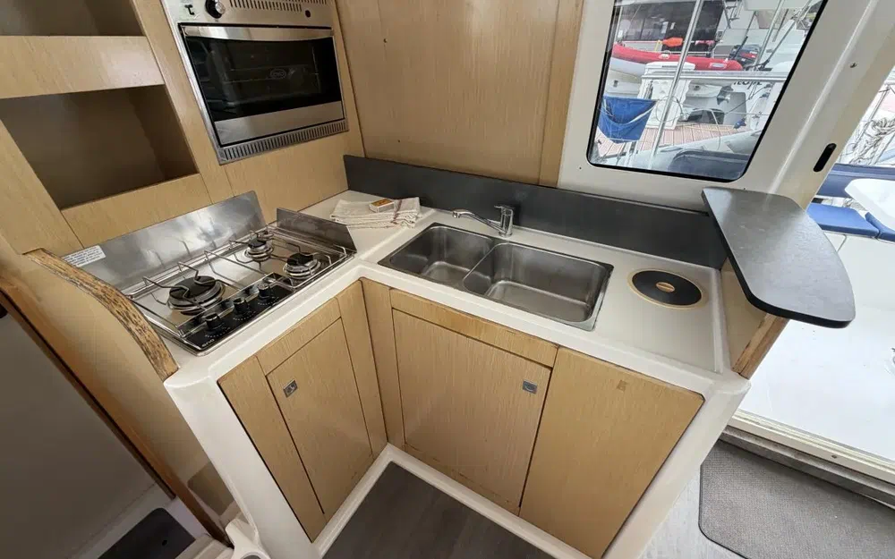 slider 23 Fountaine Pajot Mahe 36 Evolution