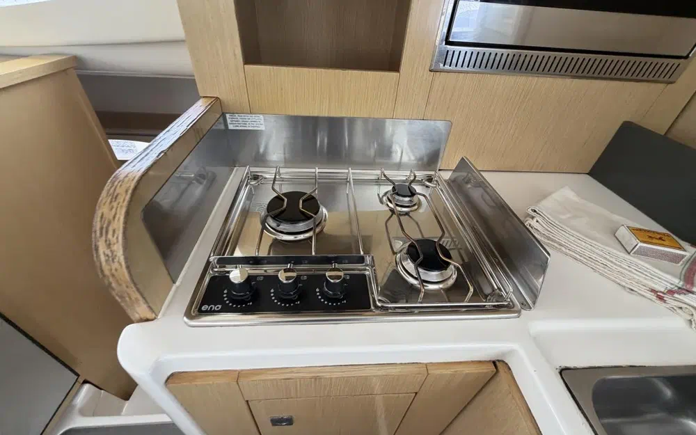 slider 24 Fountaine Pajot Mahe 36 Evolution