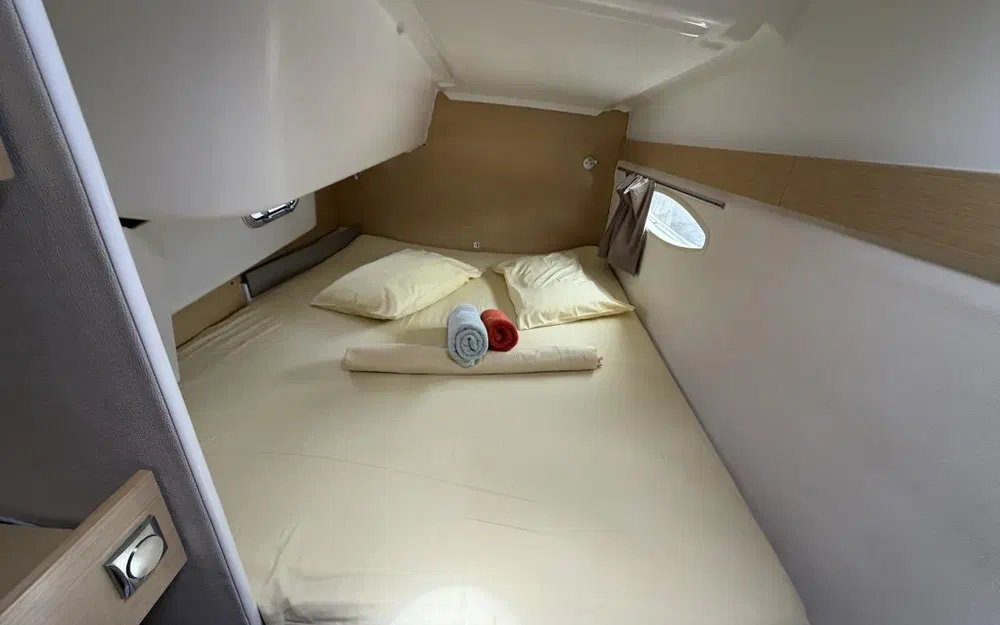 slider 33 Fountaine Pajot Mahe 36 Evolution
