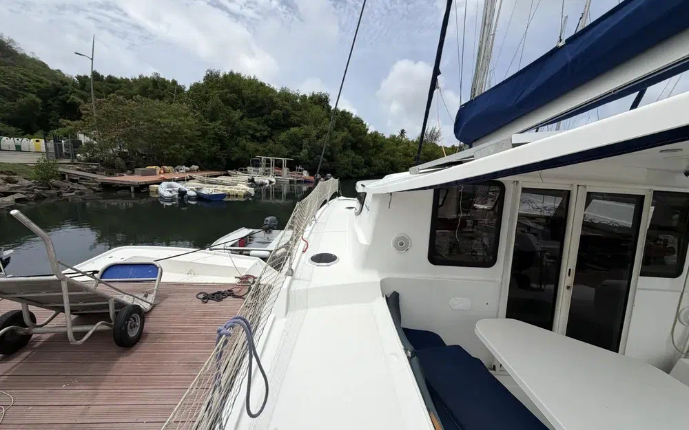 slider 7 Fountaine Pajot Mahe 36 Evolution