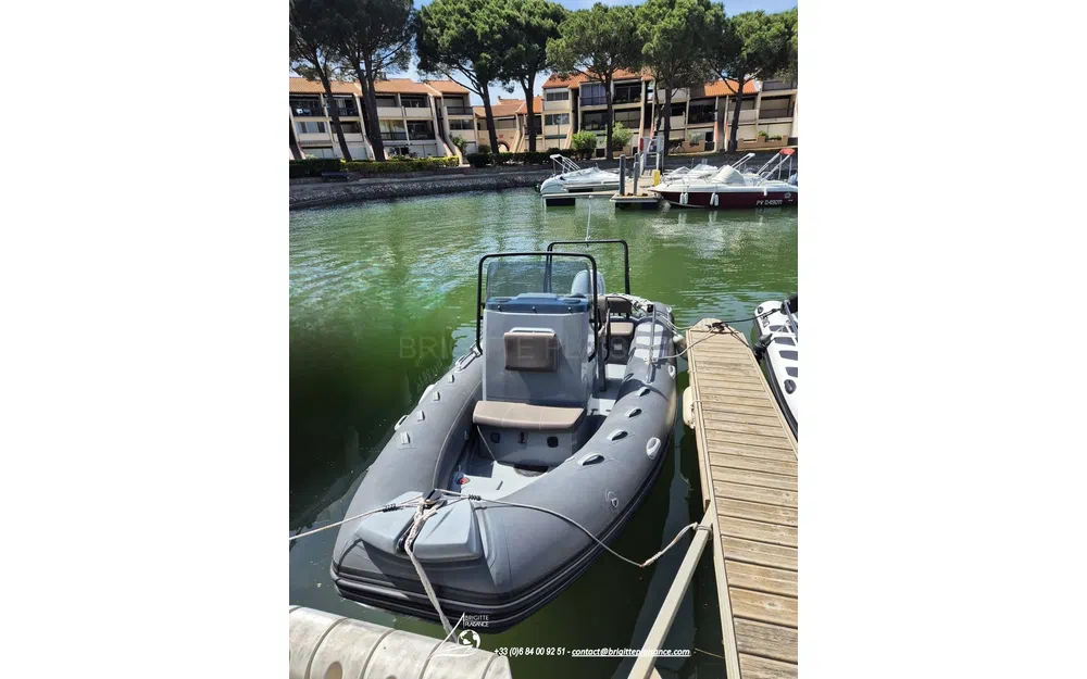slider 2 Brig Navigator 570 Luxe