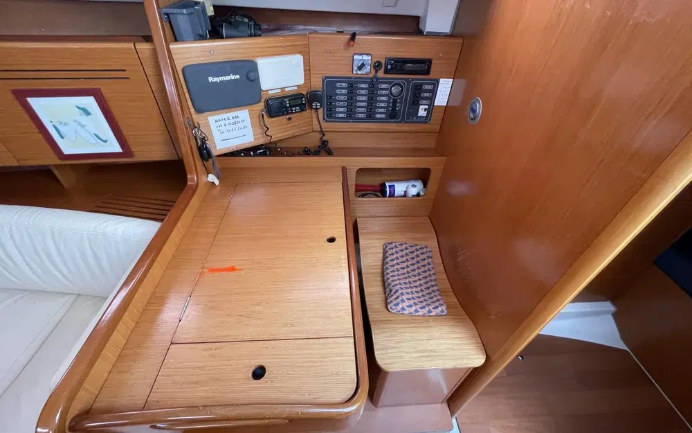 slider 9 Beneteau Cyclades 39.3