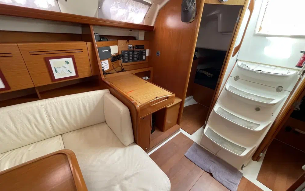 slider 18 Beneteau Cyclades 39.3