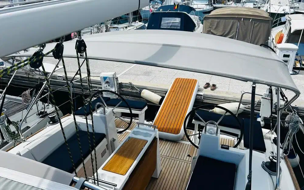 slider 9 Beneteau Oceanis 38.1