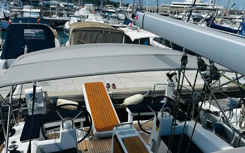 slider 19 Beneteau Oceanis 38.1