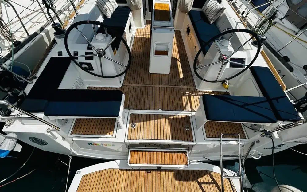slider 2 Beneteau Oceanis 38.1