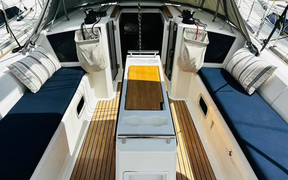 slider 5 Beneteau Oceanis 38.1