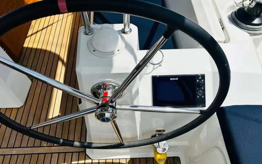 slider 7 Beneteau Oceanis 38.1