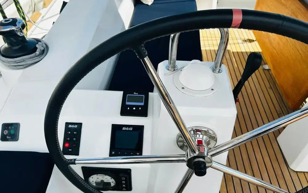 slider 8 Beneteau Oceanis 38.1