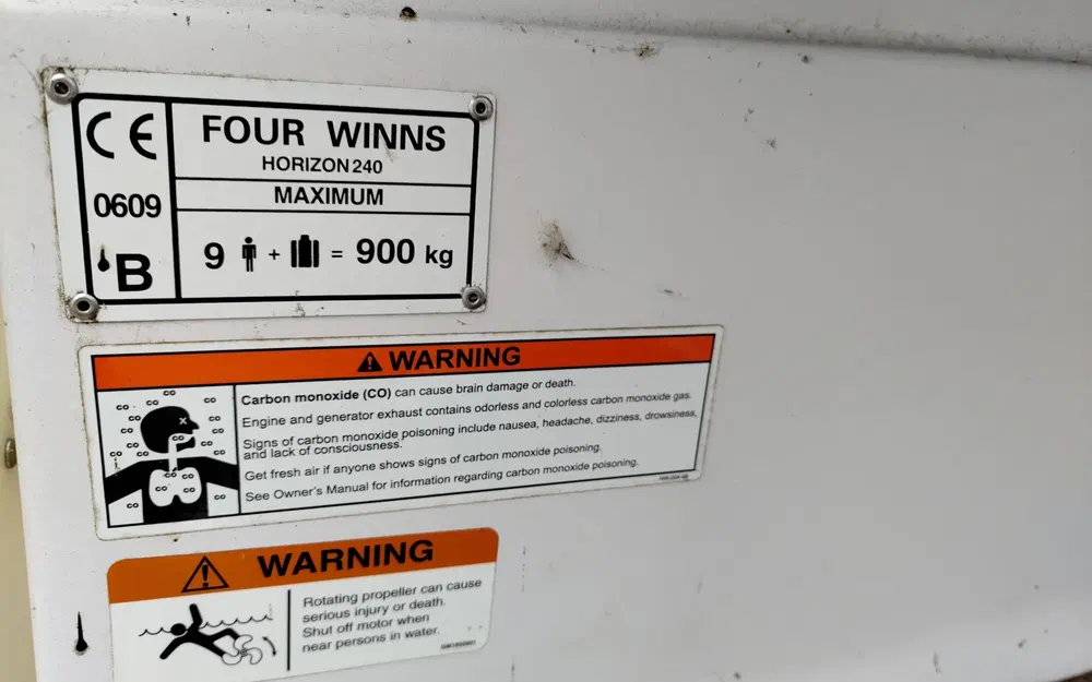 slider 13 Four Winns Horizon 240
