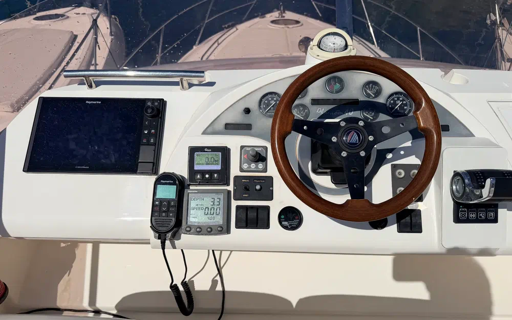 slider 9 Fairline Phantom 40