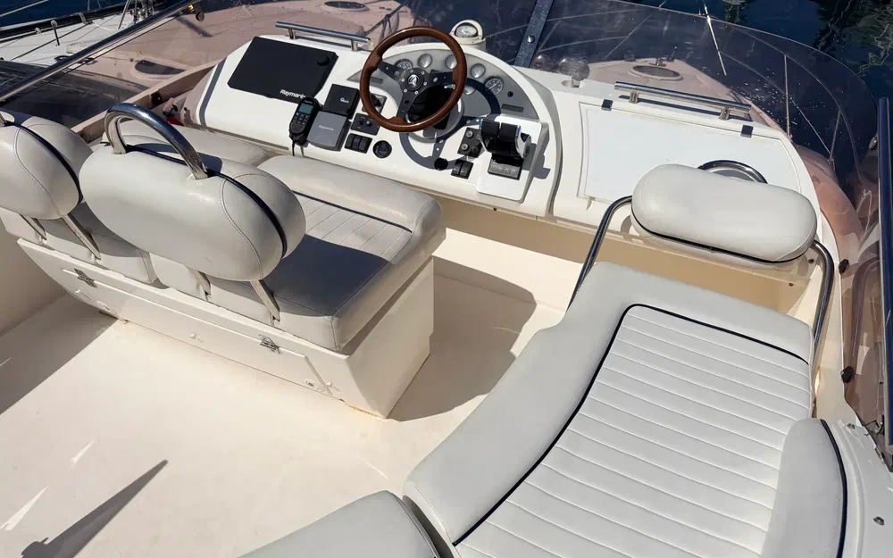 slider 10 Fairline Phantom 40