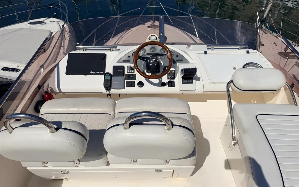 slider 11 Fairline Phantom 40