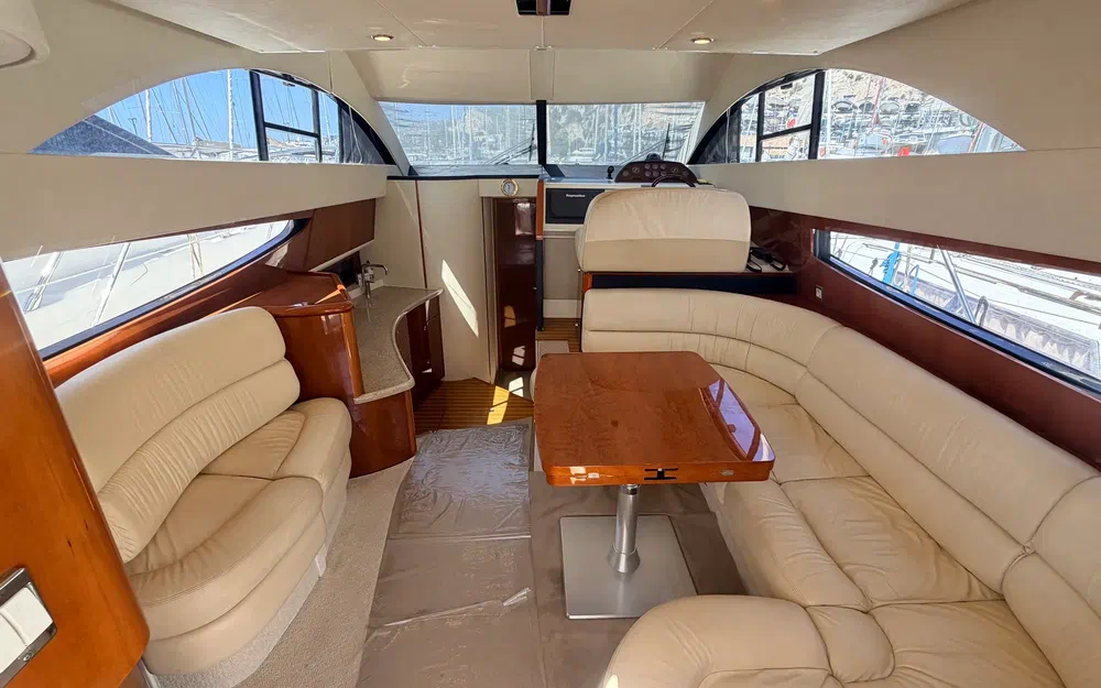 slider 12 Fairline Phantom 40