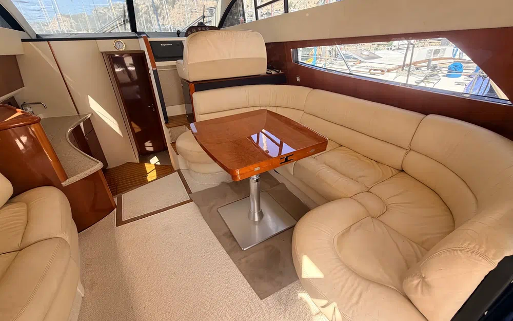 slider 13 Fairline Phantom 40