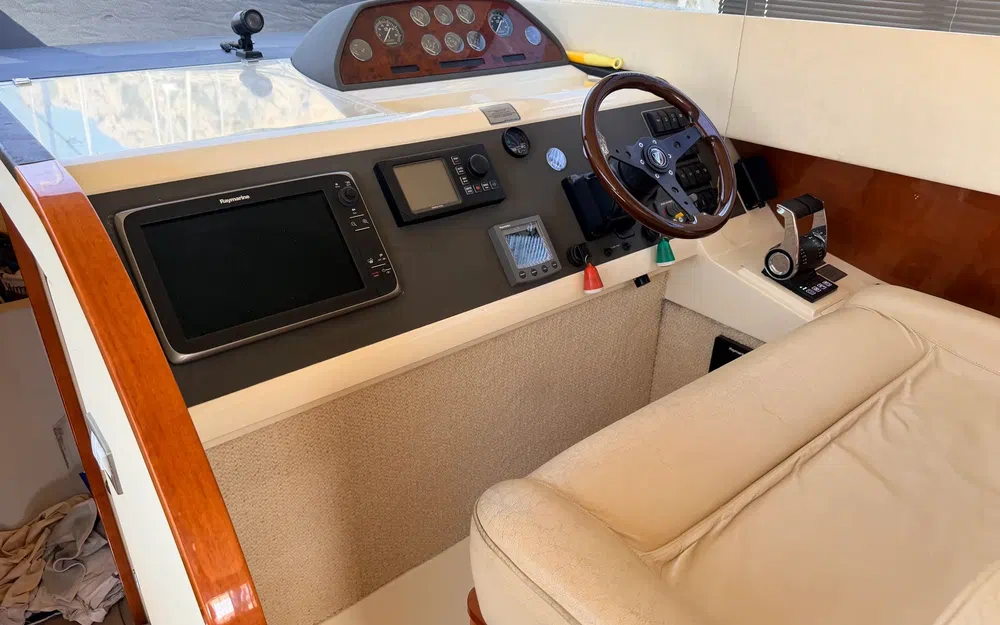 slider 17 Fairline Phantom 40