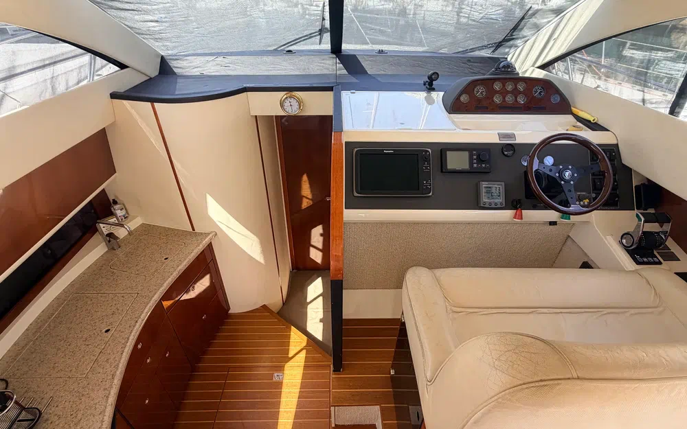 slider 18 Fairline Phantom 40