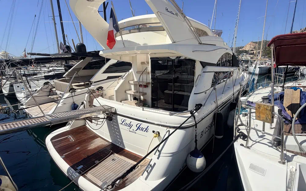 slider 0 Fairline Phantom 40