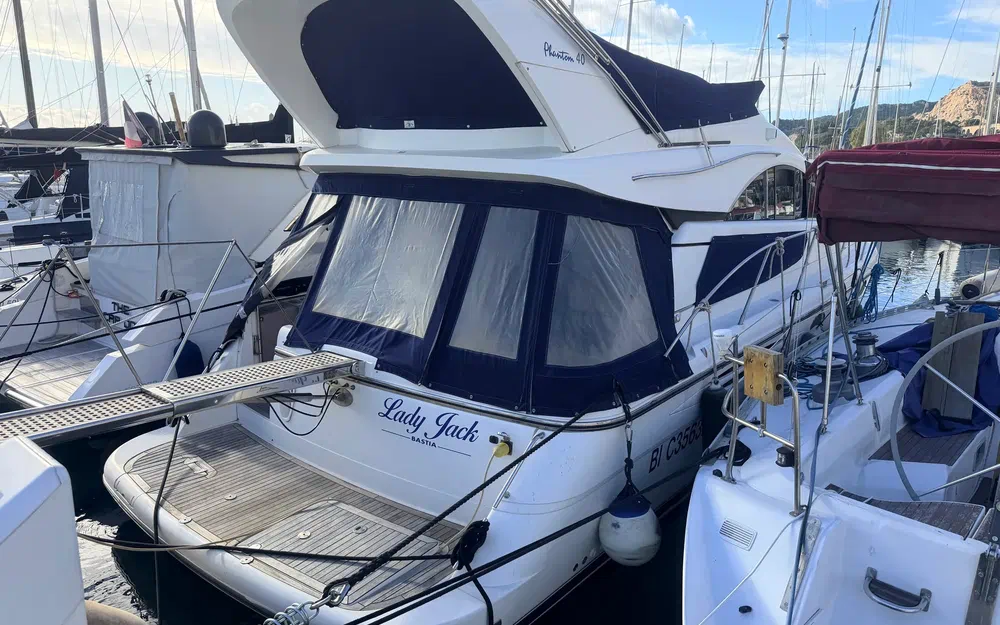slider 28 Fairline Phantom 40