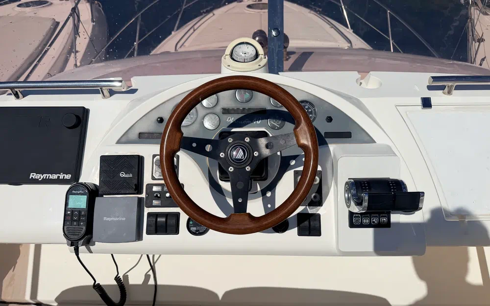 slider 8 Fairline Phantom 40