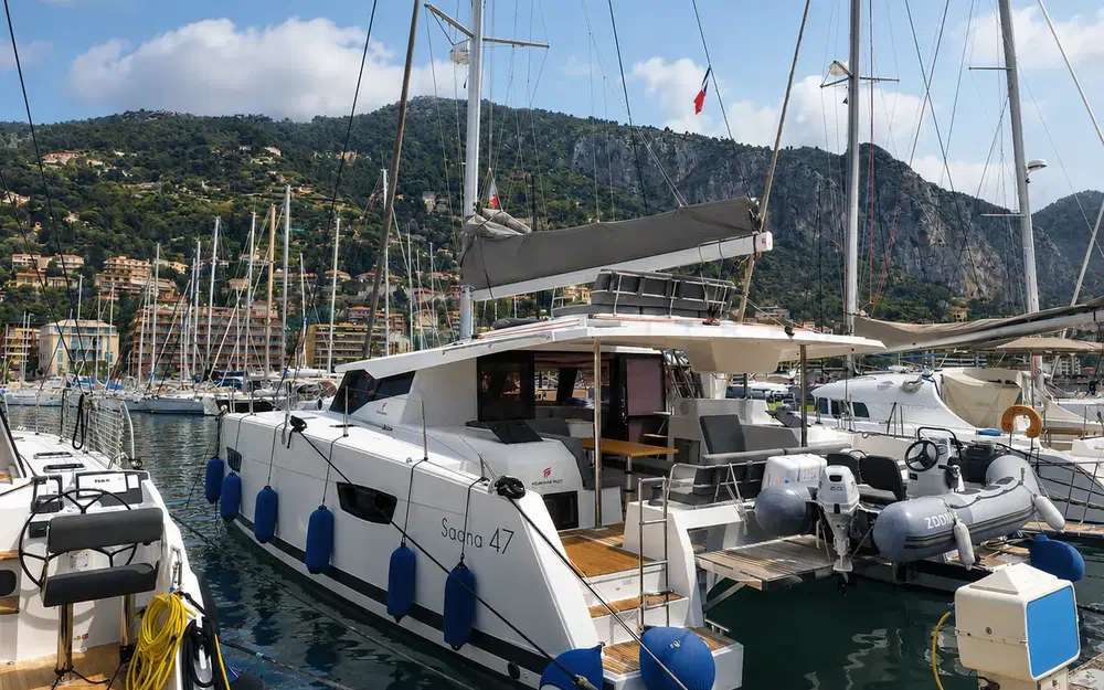 slider 0 Fountaine Pajot Saona 47
