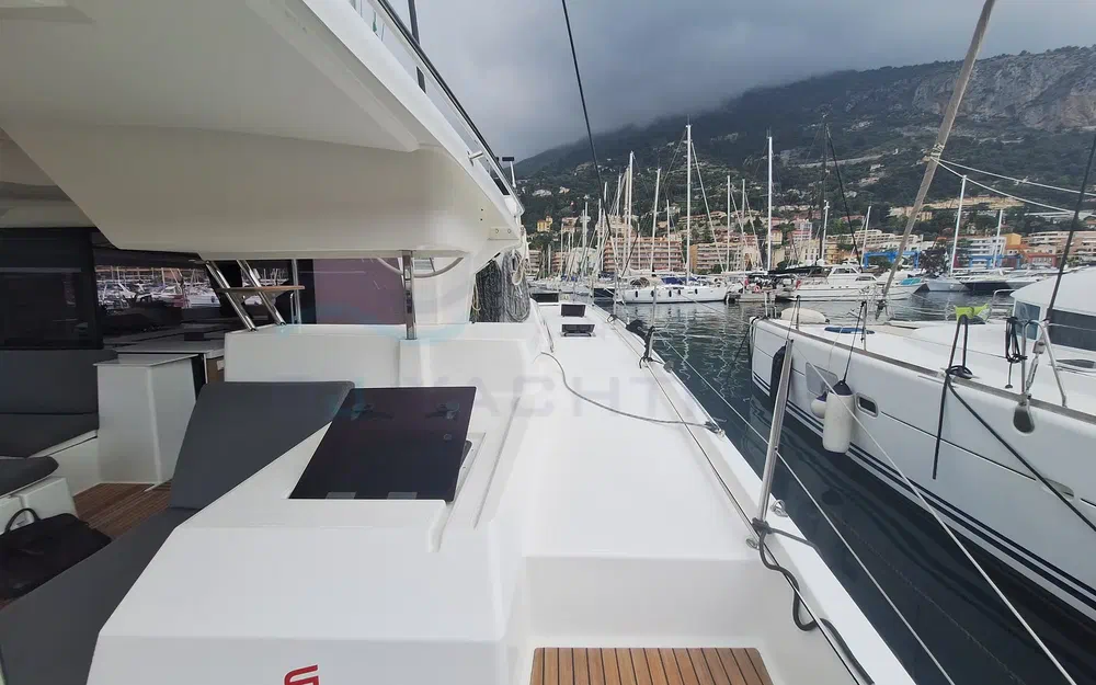 slider 10 Fountaine Pajot Saona 47