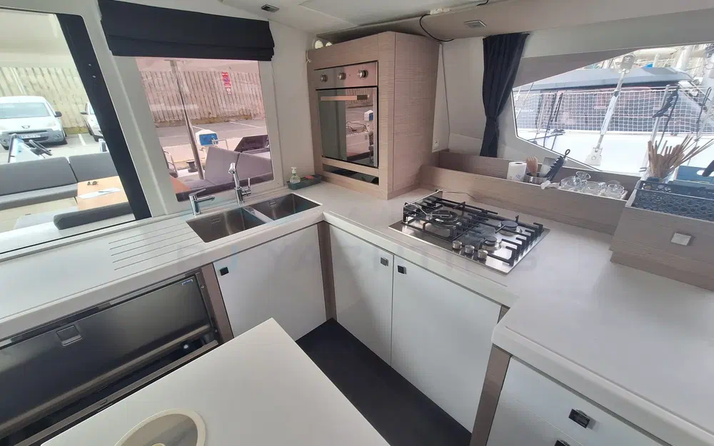 slider 24 Fountaine Pajot Saona 47