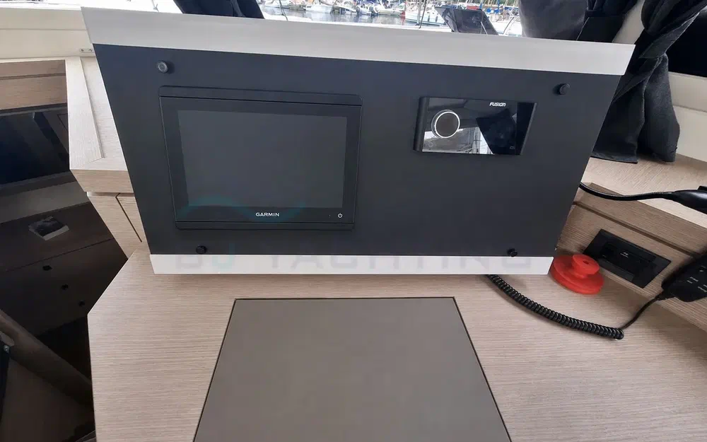 slider 27 Fountaine Pajot Saona 47