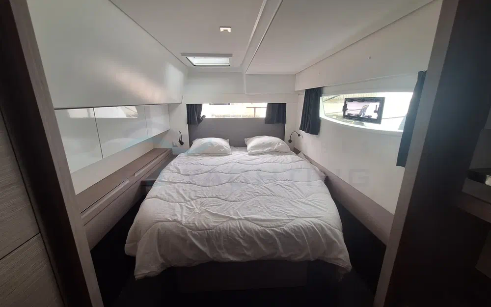 slider 32 Fountaine Pajot Saona 47