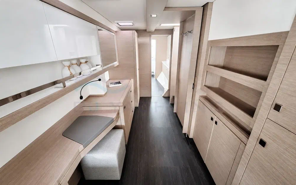 slider 33 Fountaine Pajot Saona 47