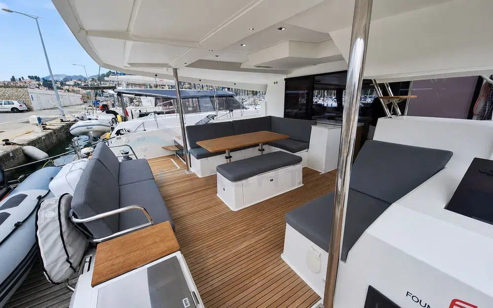 slider 5 Fountaine Pajot Saona 47