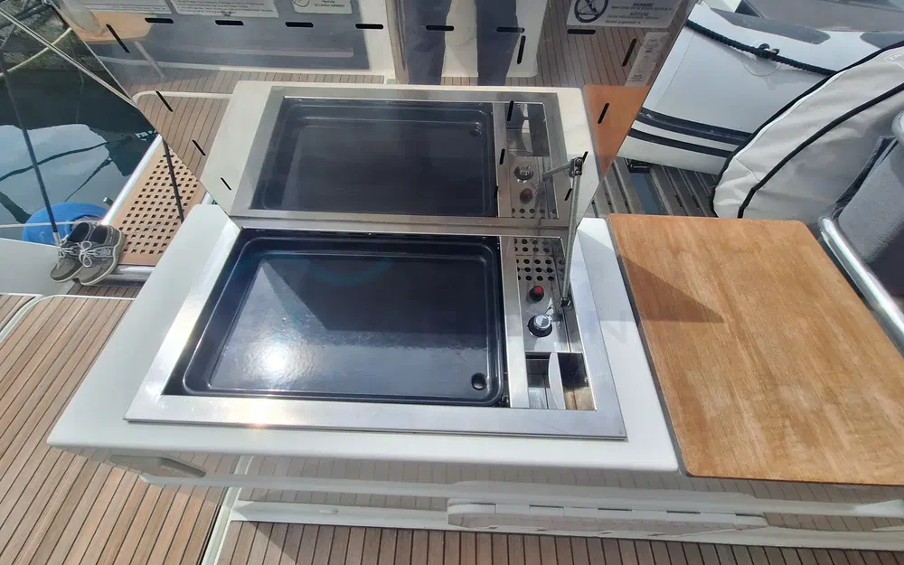 slider 8 Fountaine Pajot Saona 47
